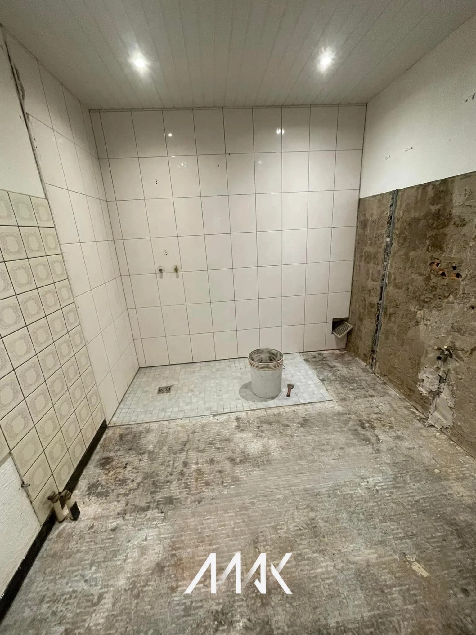 Avant — rénovation de salle de bain SASU Max (chantier 5)