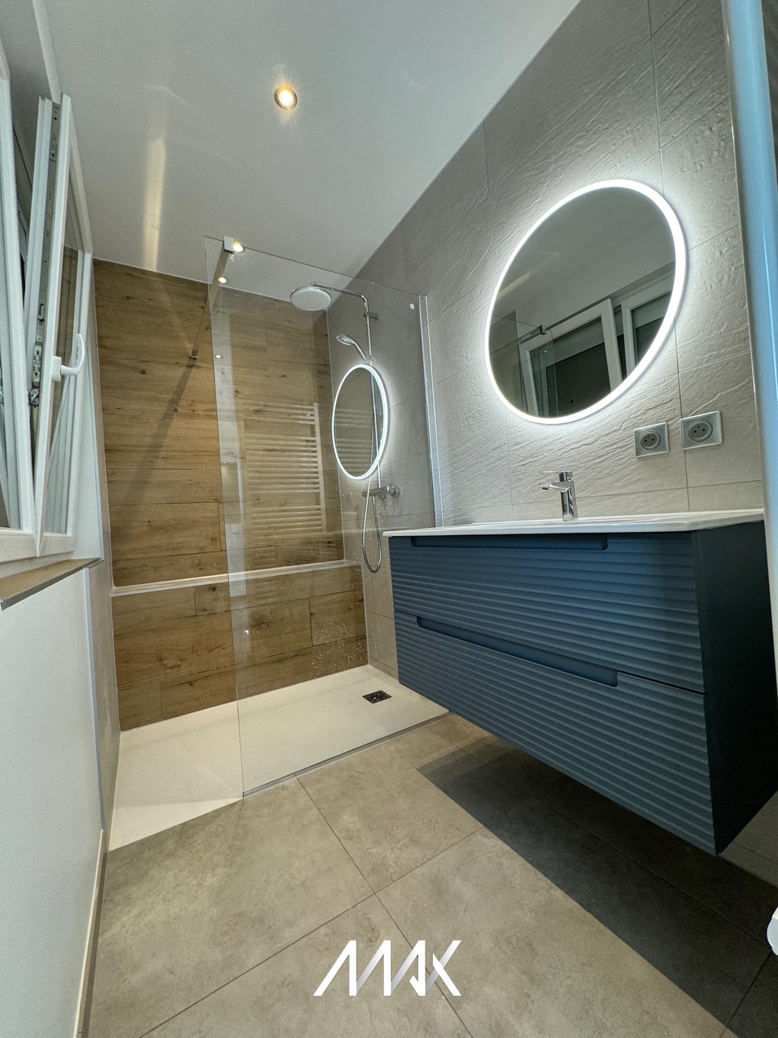Sanitaires et rangements installés