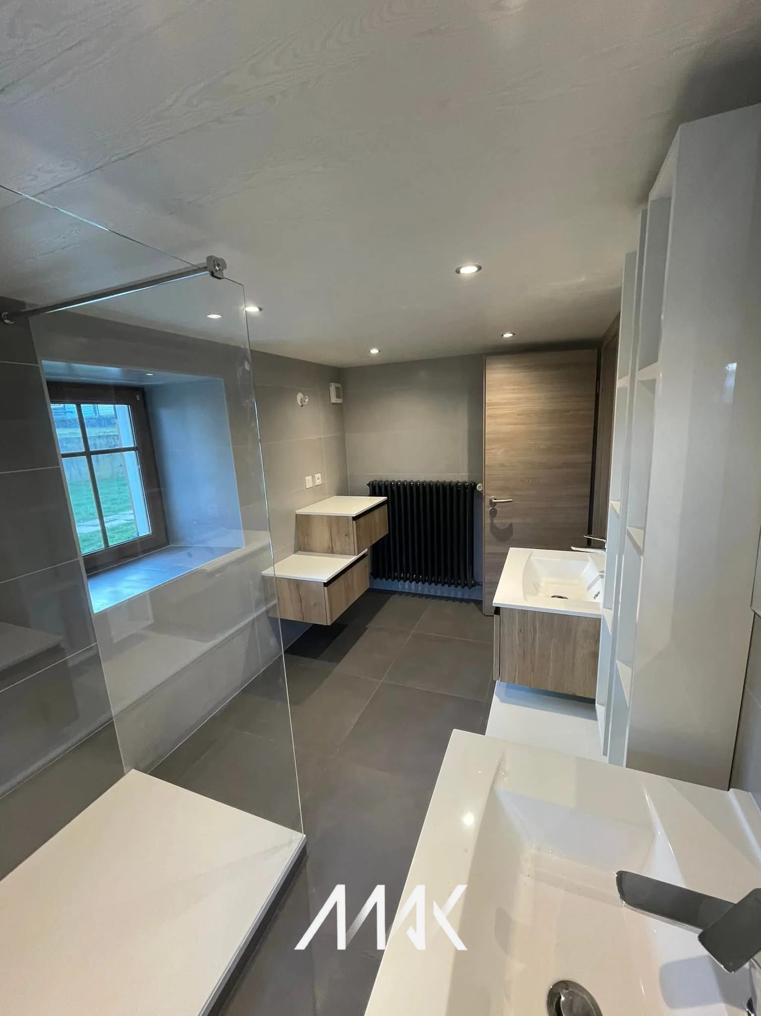 Carrelage grand format au sol