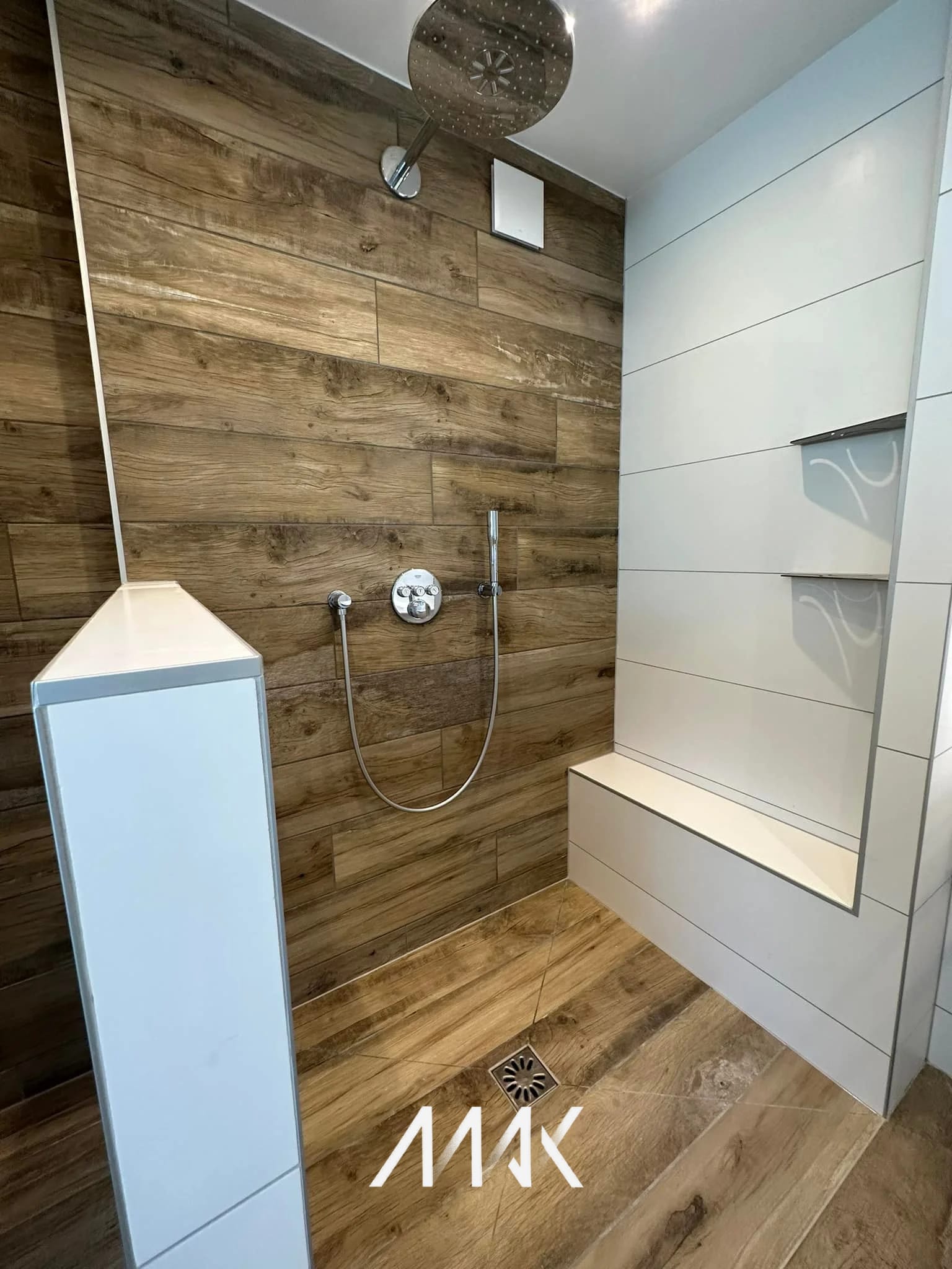 Douche italienne et banc maçonné